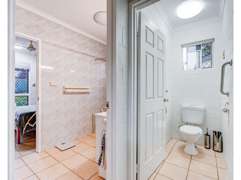25 Kent Cl, Mission Beach QLD 4852