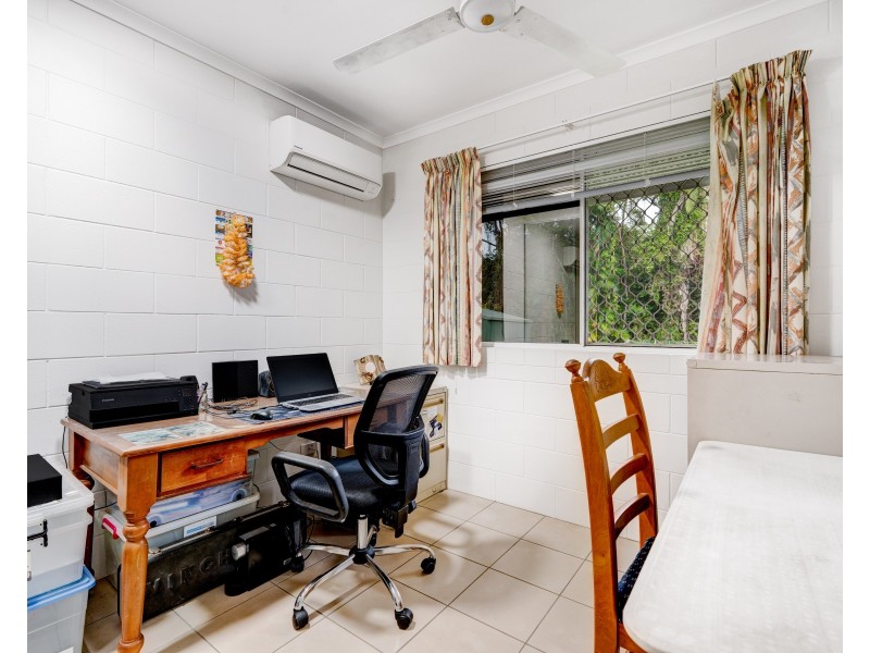 25 Kent Cl, Mission Beach QLD 4852