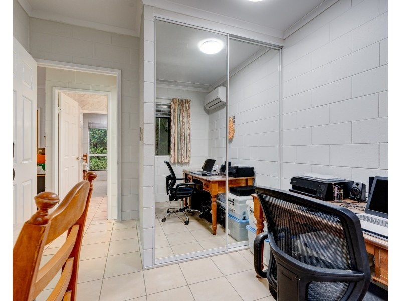 25 Kent Cl, Mission Beach QLD 4852