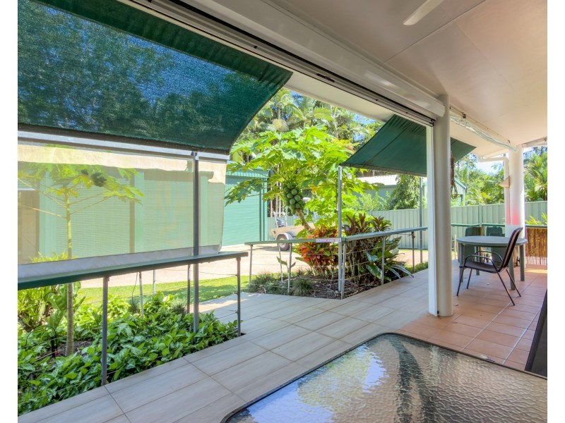 25 Kent Cl, Mission Beach QLD 4852
