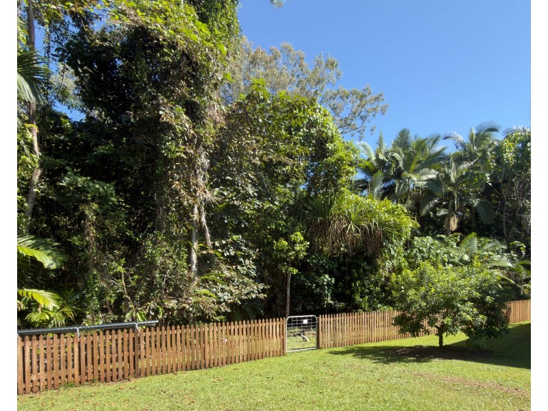 25 Kent Cl, Mission Beach QLD 4852