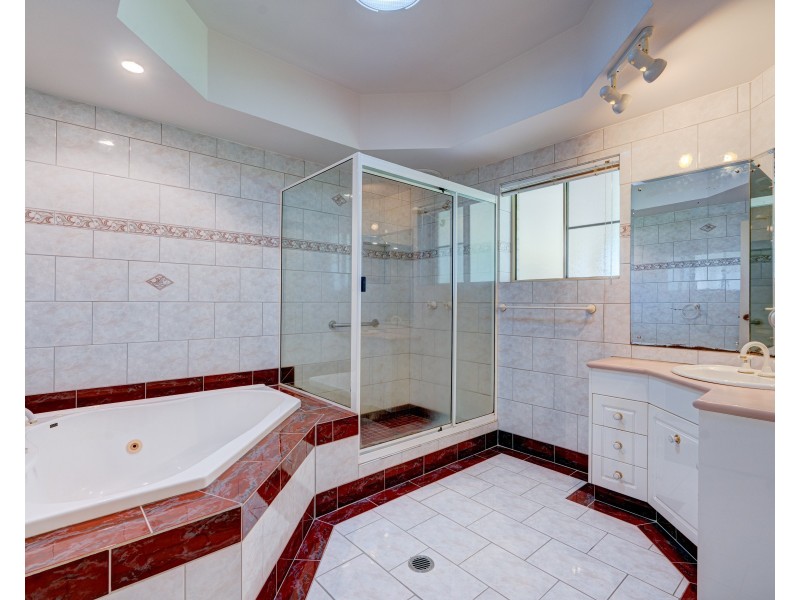 16-18 Hielscher St, Tully QLD 4854