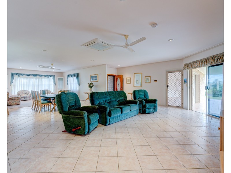 16-18 Hielscher St, Tully QLD 4854