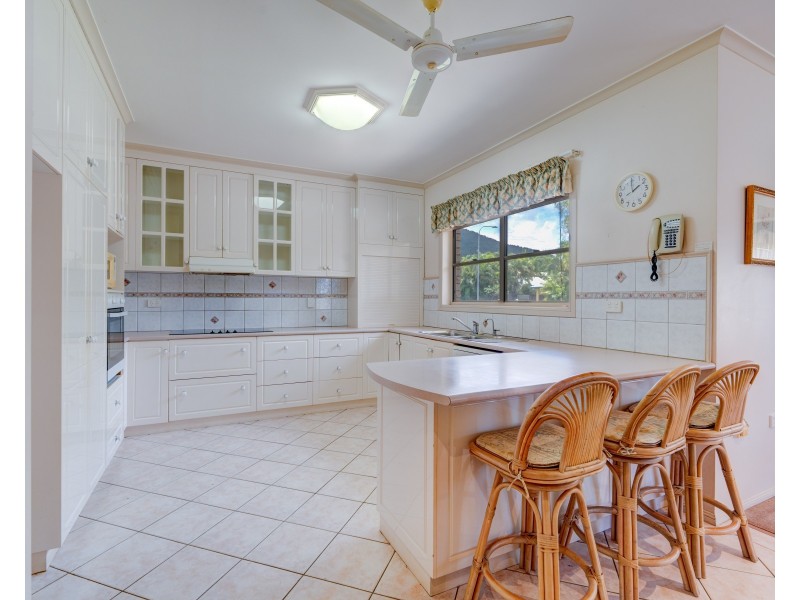 16-18 Hielscher St, Tully QLD 4854