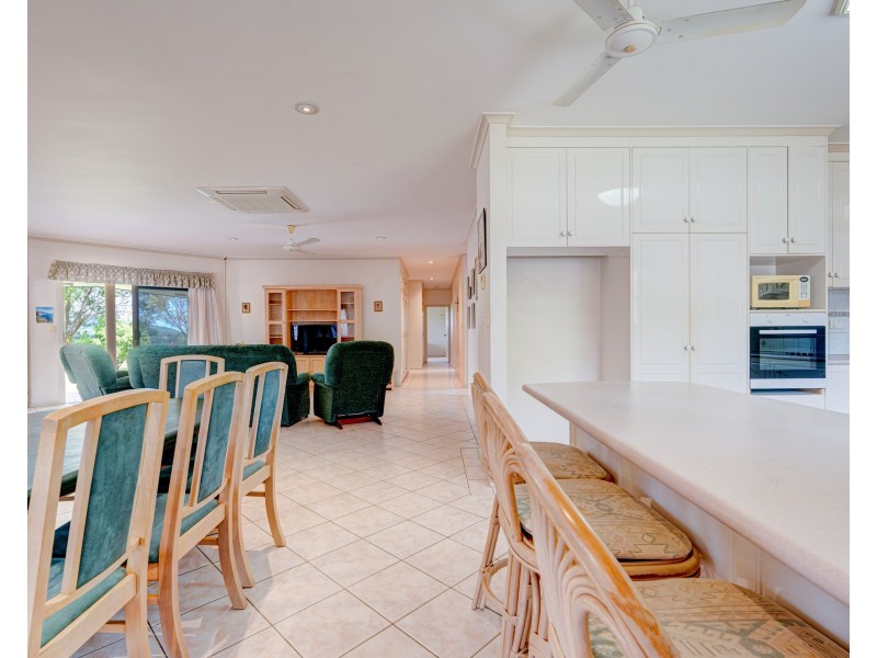 16-18 Hielscher St, Tully QLD 4854