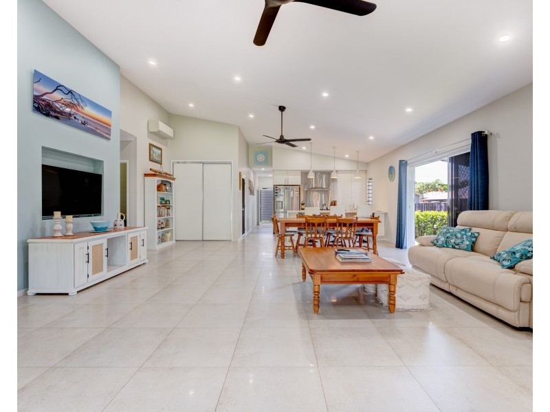 11 Nivosa Ct, Mission Beach QLD 4852