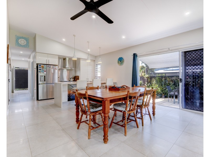 11 Nivosa Ct, Mission Beach QLD 4852