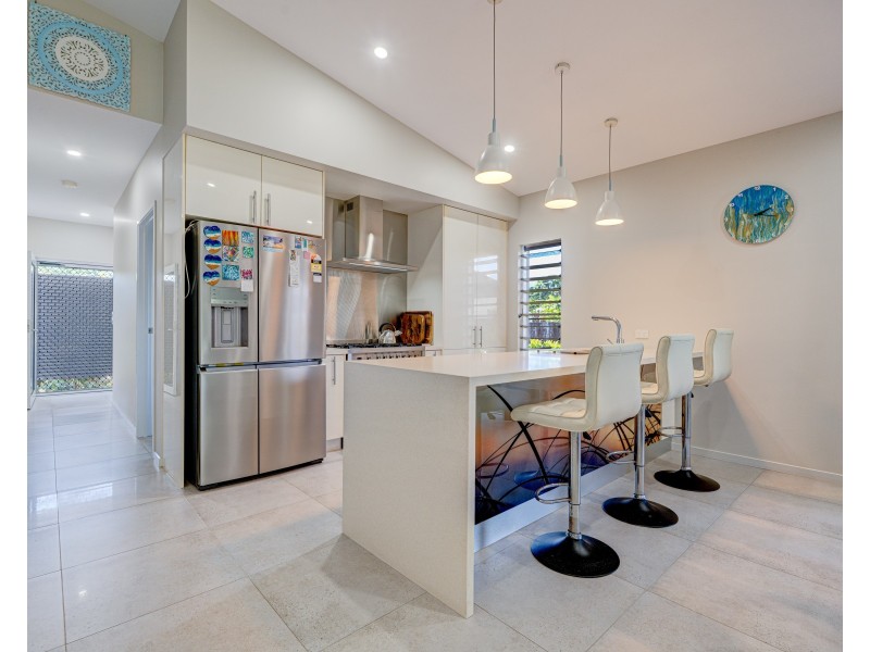 11 Nivosa Ct, Mission Beach QLD 4852