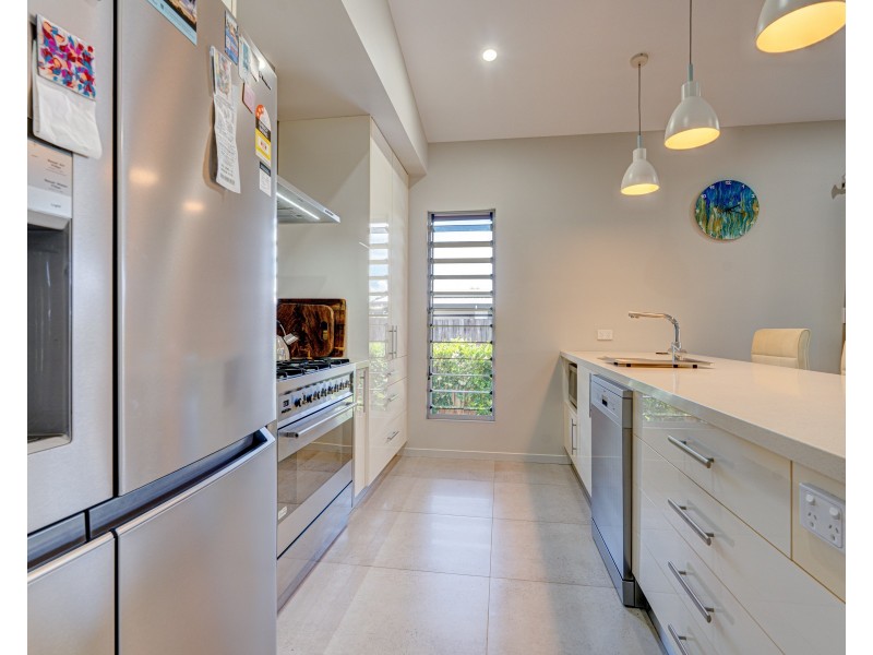 11 Nivosa Ct, Mission Beach QLD 4852