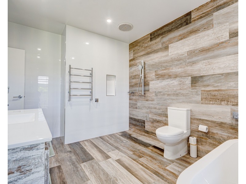 11 Nivosa Ct, Mission Beach QLD 4852