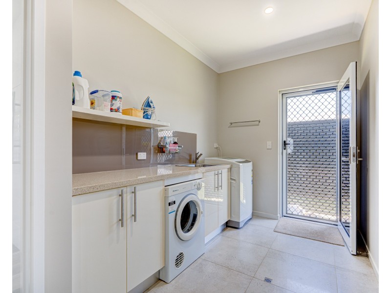 11 Nivosa Ct, Mission Beach QLD 4852