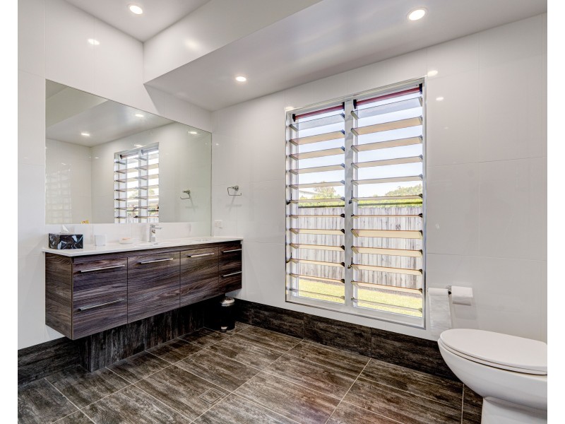 11 Nivosa Ct, Mission Beach QLD 4852