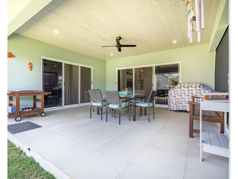 11 Nivosa Ct, Mission Beach QLD 4852