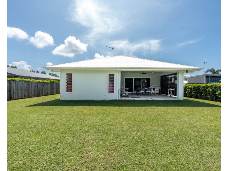 11 Nivosa Ct, Mission Beach QLD 4852