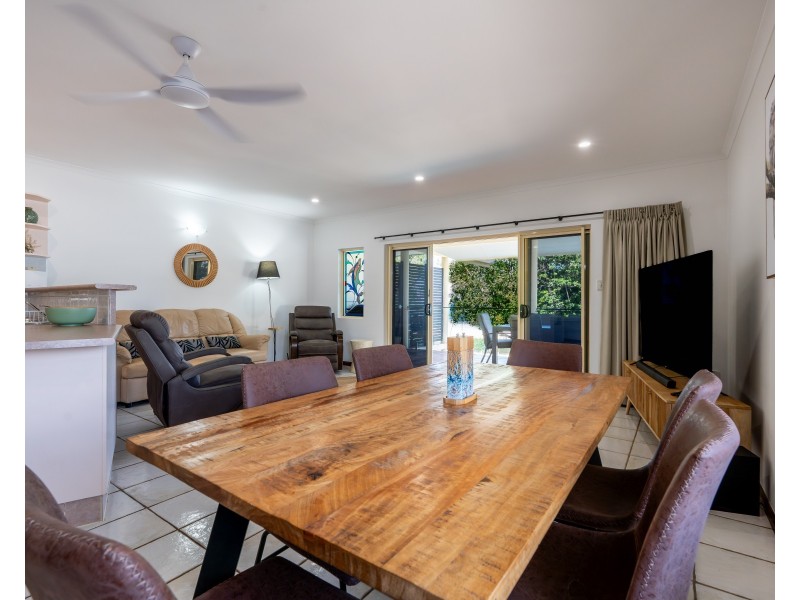 Unit 3/112 Kennedy Esplanade, South Mission Beach QLD 4852