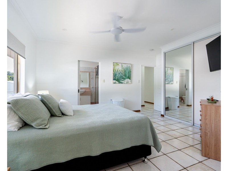 Unit 3/112 Kennedy Esplanade, South Mission Beach QLD 4852