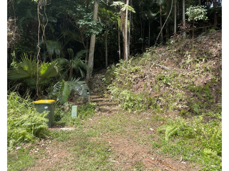 62 Cutten St, Bingil Bay QLD 4852