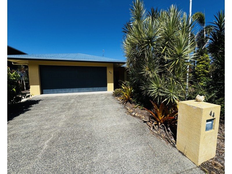 44 Holland St, Wongaling Beach QLD 4852