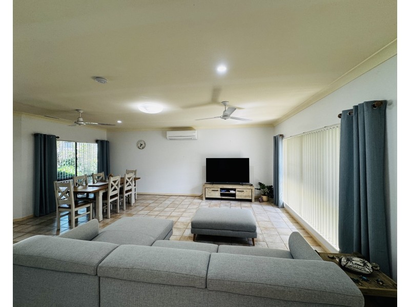 44 Holland St, Wongaling Beach QLD 4852