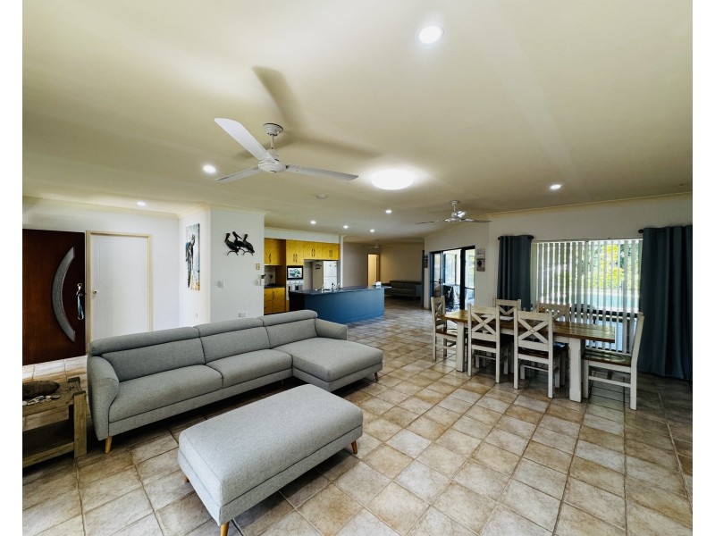 44 Holland St, Wongaling Beach QLD 4852