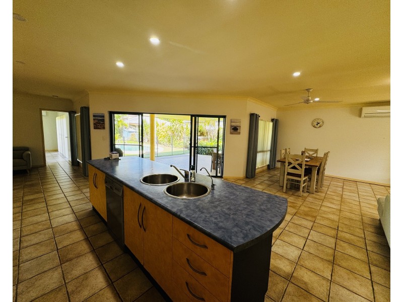 44 Holland St, Wongaling Beach QLD 4852