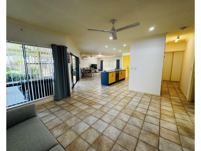 44 Holland St, Wongaling Beach QLD 4852