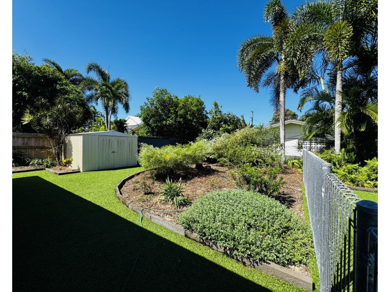 44 Holland St, Wongaling Beach QLD 4852