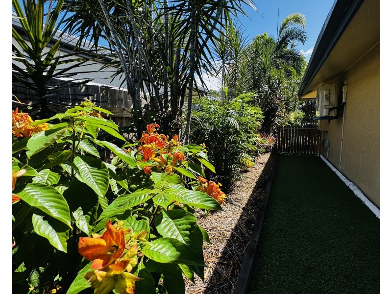 44 Holland St, Wongaling Beach QLD 4852