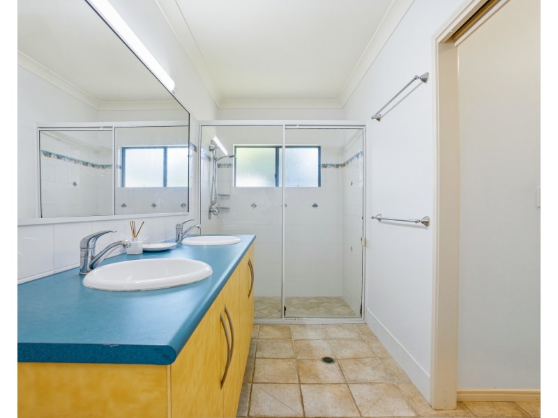 44 Holland St, Wongaling Beach QLD 4852