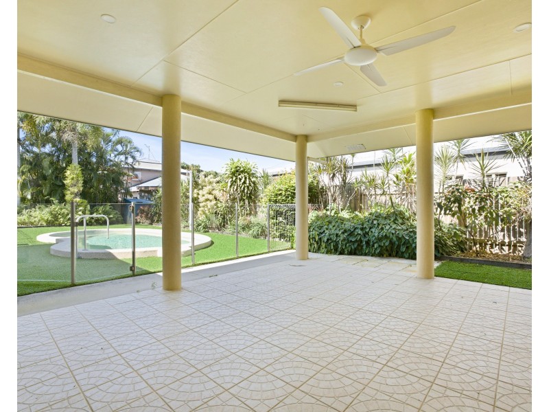 44 Holland St, Wongaling Beach QLD 4852