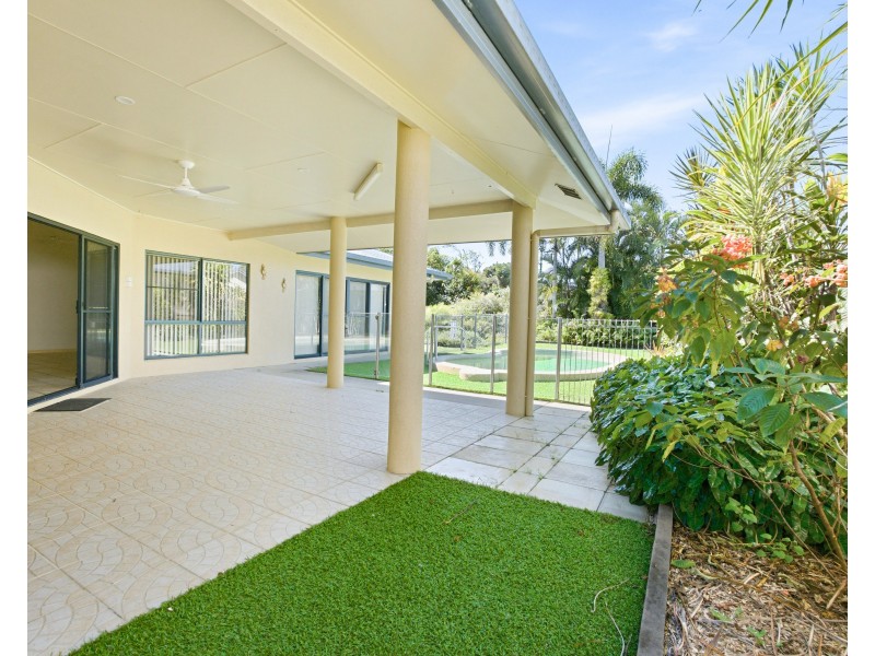44 Holland St, Wongaling Beach QLD 4852