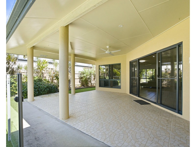 44 Holland St, Wongaling Beach QLD 4852