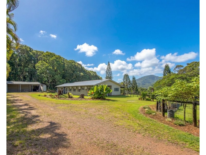 8 North Hull Road, Carmoo QLD 4852