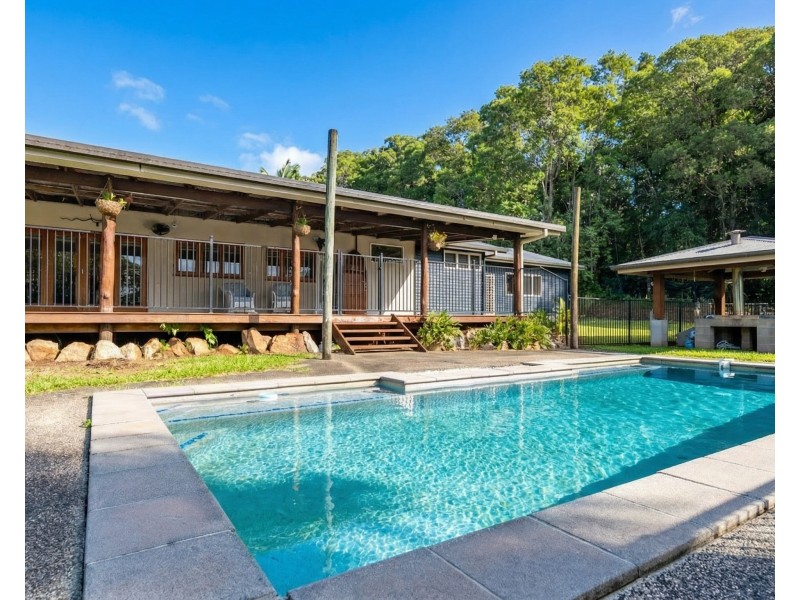 8 North Hull Road, Carmoo QLD 4852