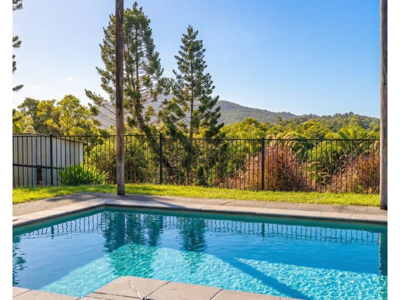 8 North Hull Road, Carmoo QLD 4852