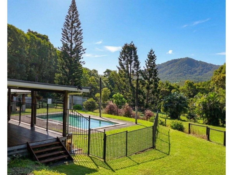 8 North Hull Road, Carmoo QLD 4852