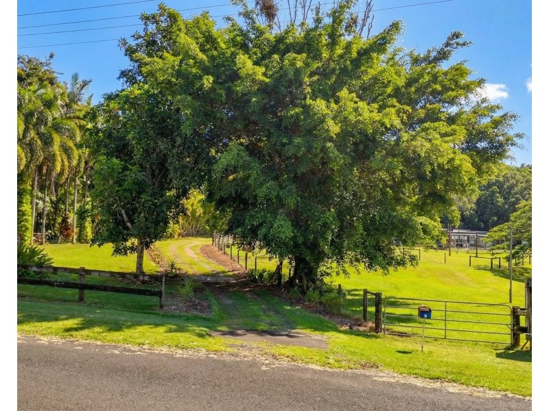 8 North Hull Road, Carmoo QLD 4852