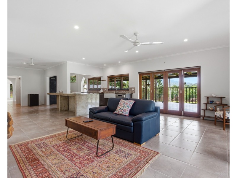 8 North Hull Road, Carmoo QLD 4852