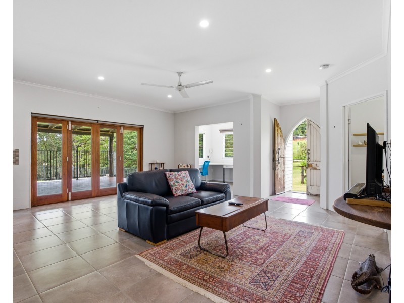 8 North Hull Road, Carmoo QLD 4852