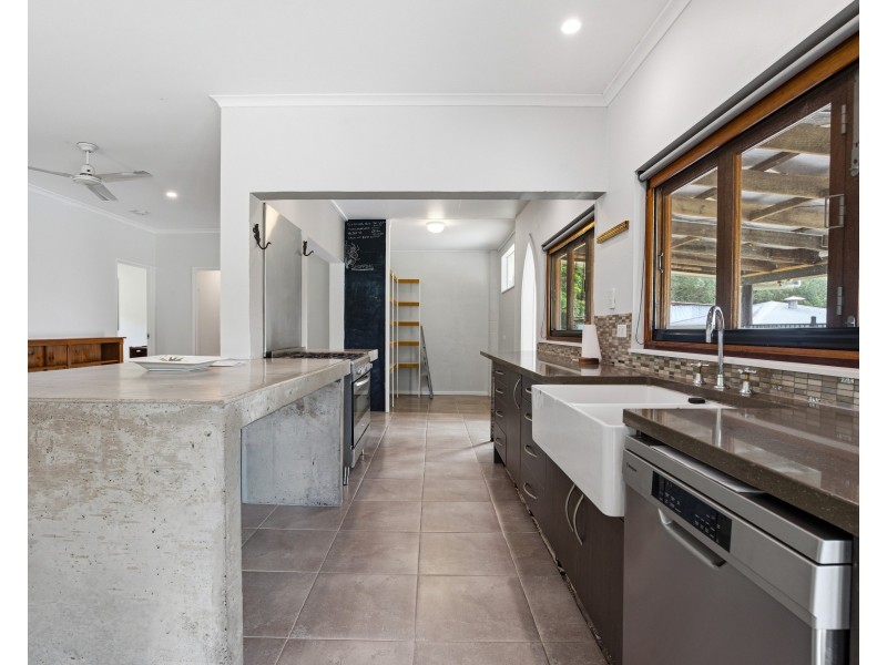 8 North Hull Road, Carmoo QLD 4852