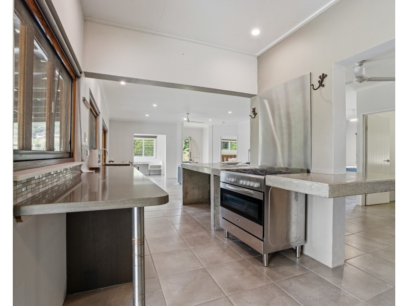 8 North Hull Road, Carmoo QLD 4852