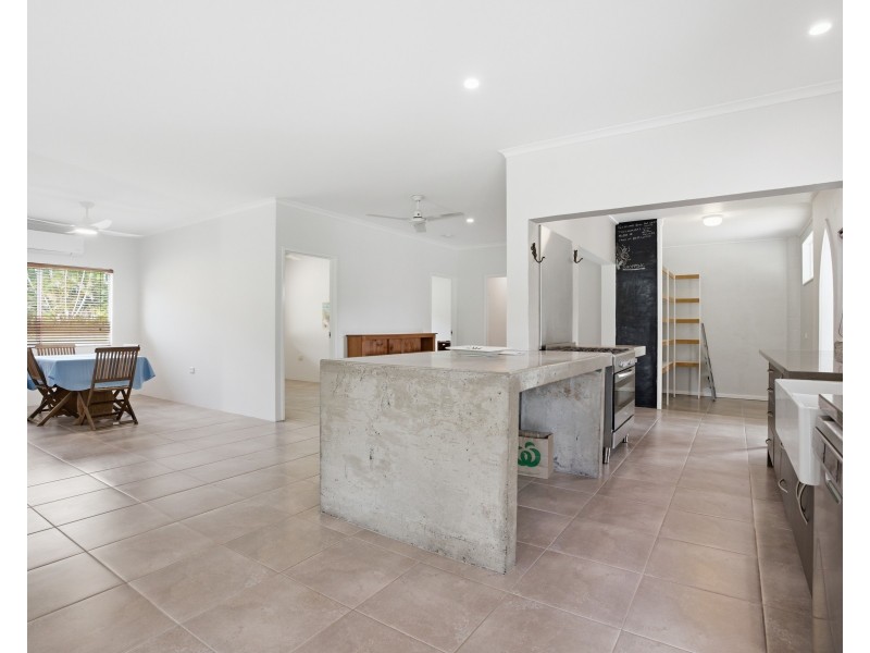 8 North Hull Road, Carmoo QLD 4852