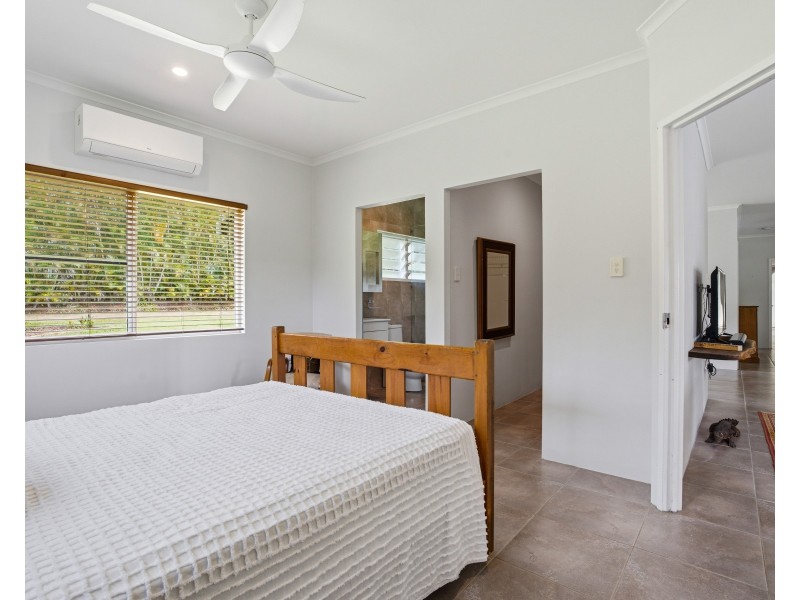 8 North Hull Road, Carmoo QLD 4852