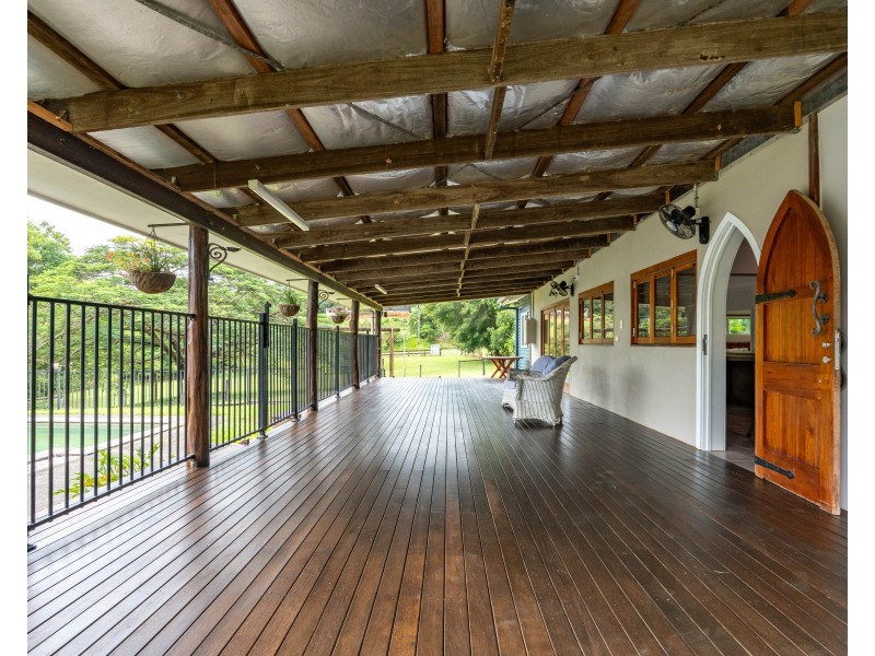 8 North Hull Road, Carmoo QLD 4852