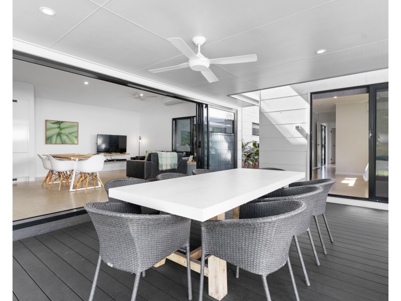 11 Holland Street, Wongaling Beach QLD 4852