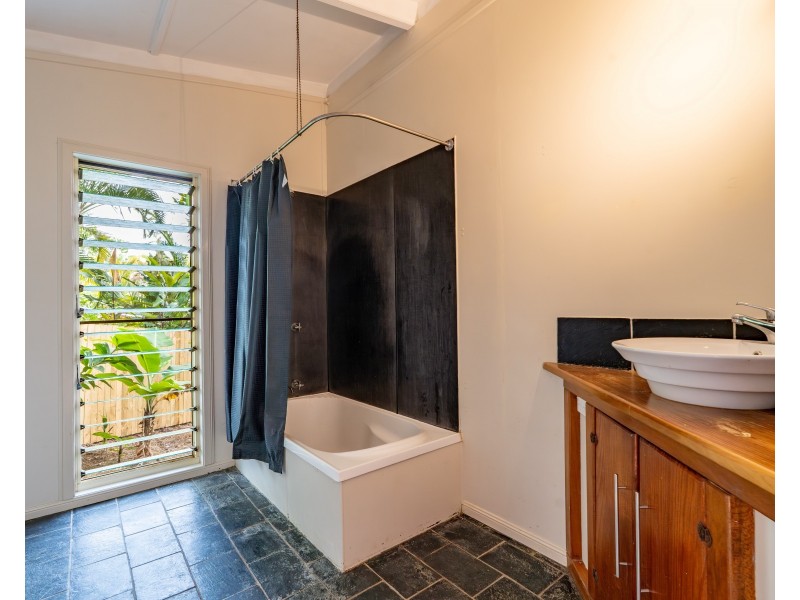 1 Timana Terrace, Wongaling Beach QLD 4852