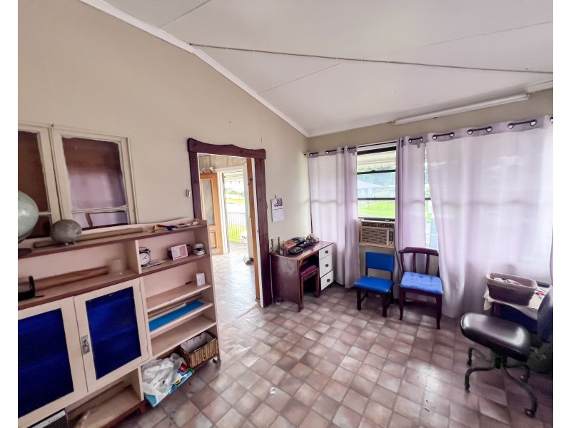 7 Black Street, Tully QLD 4854