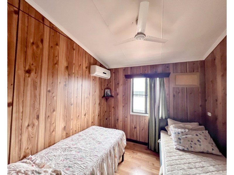 7 Black Street, Tully QLD 4854