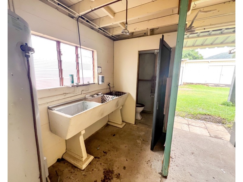 7 Black Street, Tully QLD 4854