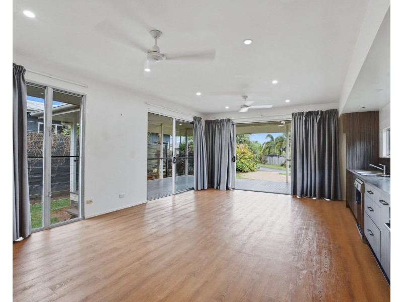 17 Rise Crescent, Mission Beach QLD 4852